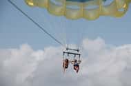 Cancún: Parasailing