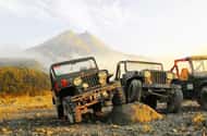 Yogyakarta: Safari de jipe guiado no Monte Merapi com serviço de busca