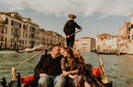 Venice: Gondola tours