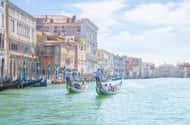 Venice: Gondola tours