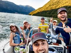 2h Small-Group Boat Tour with Prosecco & Villas in this destination