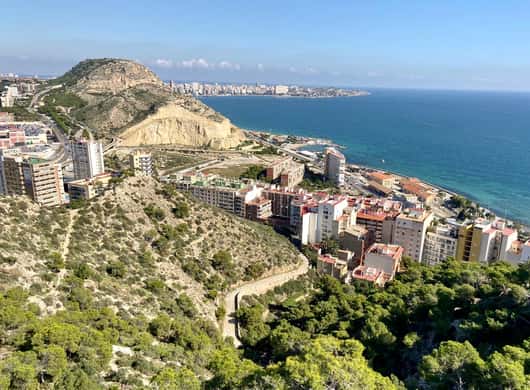 Tapas en drankje tijdens de stadstour in Alicante
