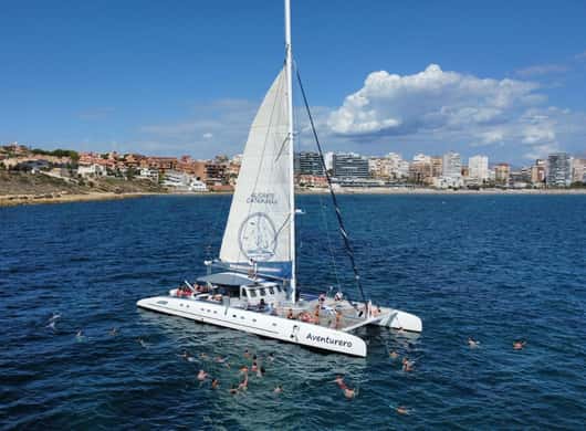 Genieten op het dek tijdens de cruise in Alicante