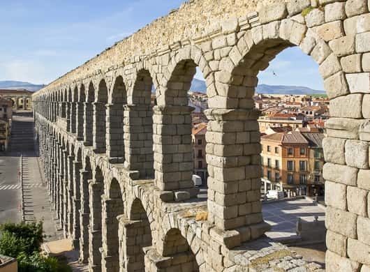 Uitzicht op Toledo vanaf een mirador buiten de stad