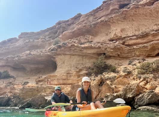 Snorkelen vanaf een kajak in helder water bij Ibiza