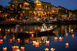Hoi An : Hoai River Boat Trip by Night and Floating Lantern