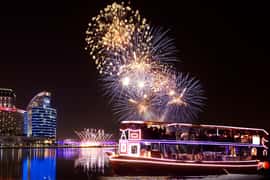 Dubai: Cruzeiro de Ano Novo com jantar no Canal de Luxo