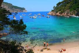 From Barcelona: Girona & Costa Brava Group Tour with Pickup