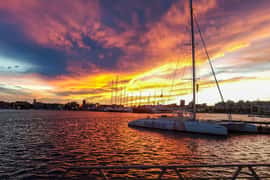 Valencia: Sailing Catamaran Cruise with Sunset Option and DJ