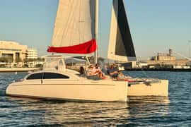 San Diego Bay: 2.5 hour Catamaran Sailing Cruise with Drinks