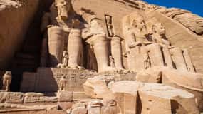 Aswan: Abu Simbel Group Tour with Guide and Entrance Fees