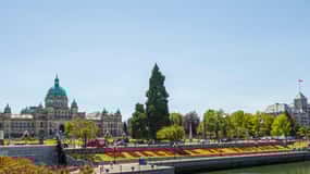 From Vancouver: Full-Day Victoria & Butchart Gardens Tour