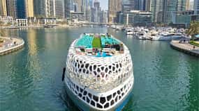 Dubai: Mega Yacht Dinner Cruise with Buffet