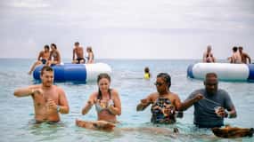 NASSAU: SWIMMING PIGS OF ROSE ISLAND EXPRESS WATER TAXI