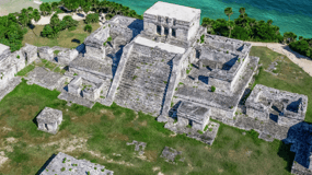Tulum: Guided Tour to the Mayan Ruins with Transportation and Caribbean Views