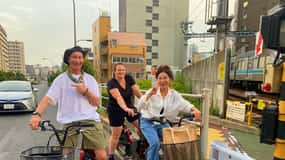 東京：東京タワーとドルフィンショーを含むナイトE-バイクツアー