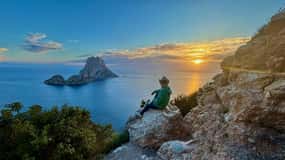 Histoire et détente à Ibiza : Dalt Vila, Cala Bassa et Can Soleil