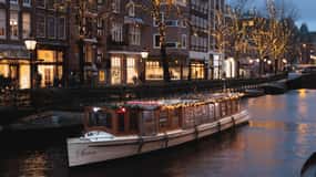 Amsterdam: Luxury Canal Cruise with Unlimited Drinks & Bite