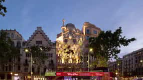 Barcelona: Night Bus Tour with Live Guide