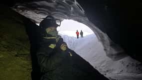 Longyearbyen: Snowmobile Tour to Abandoned Soviet Settlement