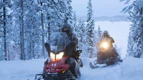 Kiruna: Guidad snöskotertur med lunch