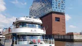 Hamburg: 1 hour harbor boat Tour Hamburg