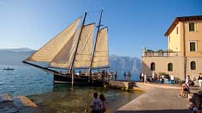 Malcesine: Golden Sunset Cruise with Food, Drinks & Music