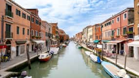 Full-day tour to Murano & Burano with Scenic Return Ride