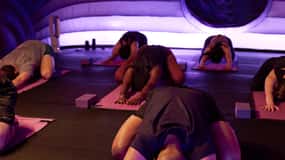Matosinhos: Private Hot Yoga Class for Bachelor/ette Parties