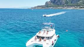 Palermo: tour diario en catamarán con almuerzo y snorkel incluidos.