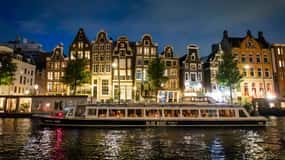 Amsterdam: Abendliche Schifffahrt mit optionalem Wein und Snacks