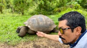 Puerto Ayora: L'esperienza condivisa della tartaruga gigante delle Galapagos