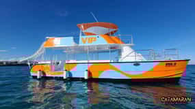 Party boat excursion with pick up, lunch & Drinks (shared)