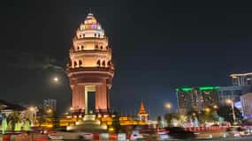 Phnom Penh: City Sights Evening Tour by Tuk Tuk