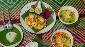 Phuket: Aula de culinária tailandesa com visita ao mercado local e ao jardim