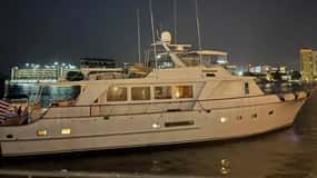 Tampa Bay: Luxury Yacht Charter Experience