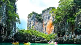 Phuket: James Bond Island i stor båd med kanosejlads i havgrotter