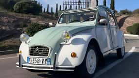 Degustazione di vini in una 2CV