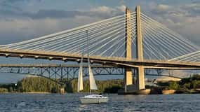 Portland's Bridge City "12 Historic Bridges" Boat Tour