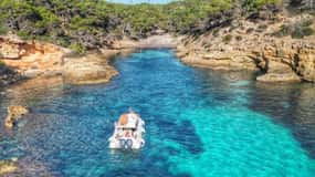 Palma Mallorca: Private Boat Trip with Water Toys