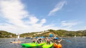 Skiathos: Excursión guiada en kayak de mar con parada para nadar