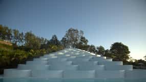 Bali : sources chaudes naturelles dans des piscines pyramidales à débordement