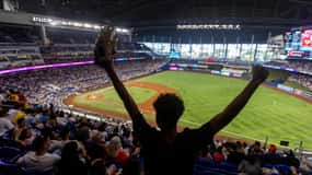 Entrada para el partido de béisbol de los Miami Marlins en el LoanDepot Park
