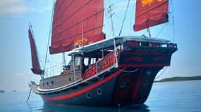 Call to enquire about Shaolin Private Charter to Low Isles