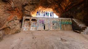 Versteckte Höhlen, verlassene Clubs – die geheime Ibiza-Tour