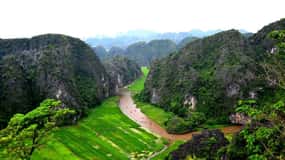 Z Hanoja: výlet loďou Tam Coc a prehliadka jaskyne Hoa Lu a Mua