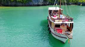 Phuket: Traditional boat to Phang Nga Bay and Hong Island