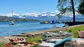 Luxury picnic by Zurich lake