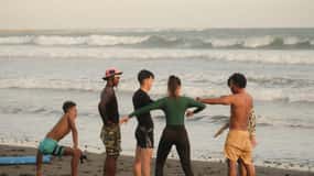 Canggu: Surf Group Lesson for Beginner