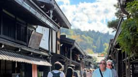 Takayama: Full-Day Private Guided Tour to 6 GYG Top Spots